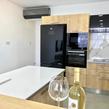 Eden Garden 2 Bedroom Alsancak Apartment *