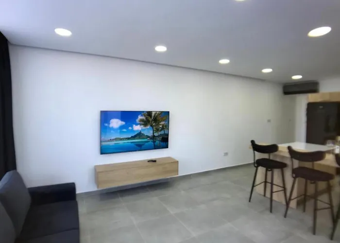 Eden Garden 2 Bedroom Alsancak 公寓