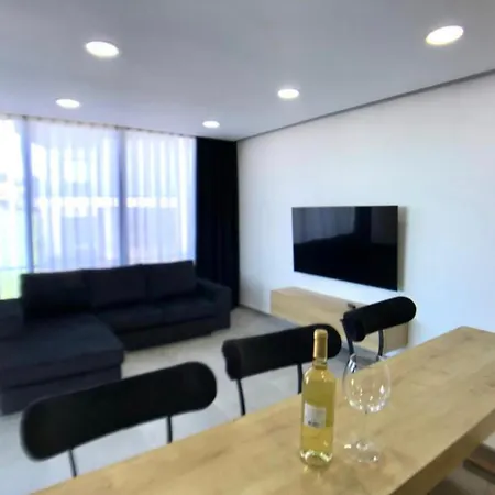 Eden Garden 2 Bedroom Alsancak Апартаменты *